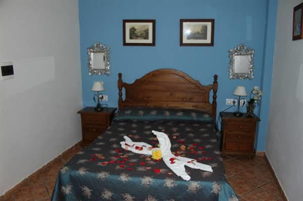 Hostal Lojo コニル・デ・ラ・フロンテラ エクステリア 写真